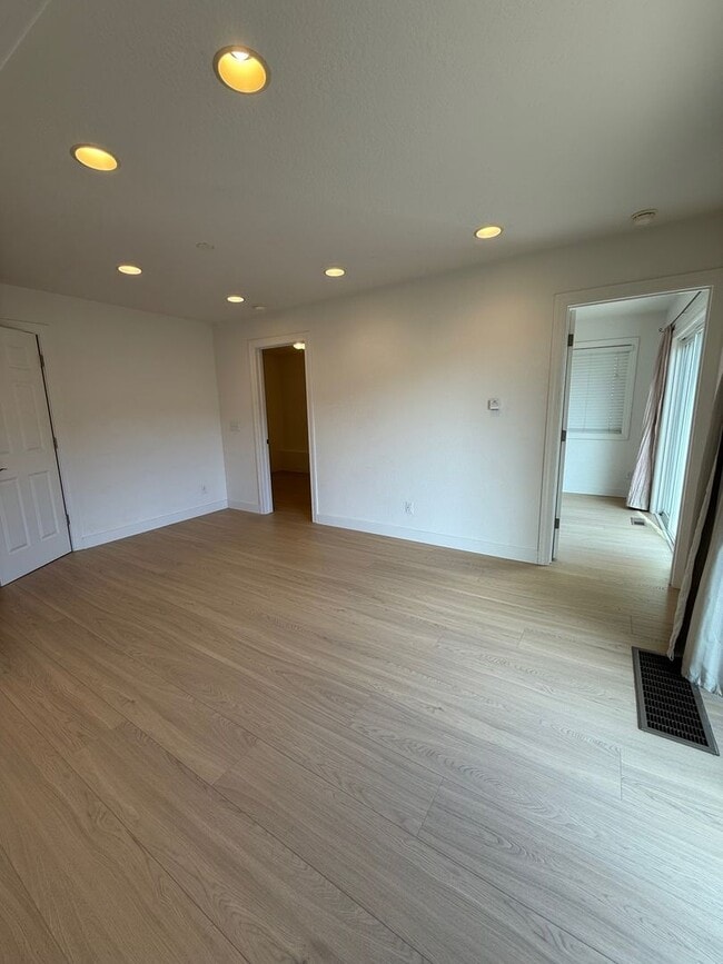 Building Photo - 55-57 Bayo Vista Way