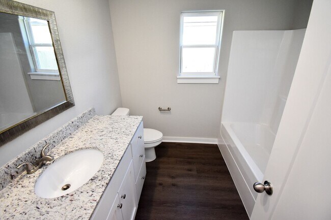 Building Photo - 4BR/2BA Farmington Home!