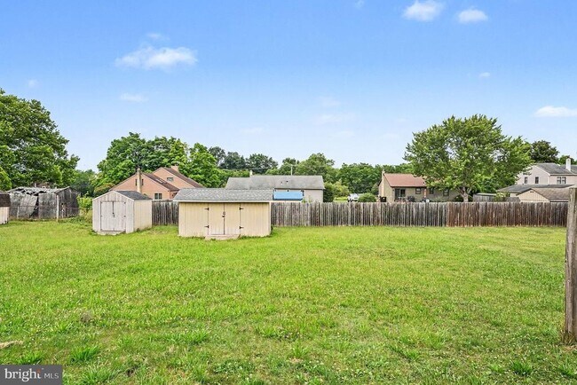 Building Photo - 261 Florence Dr