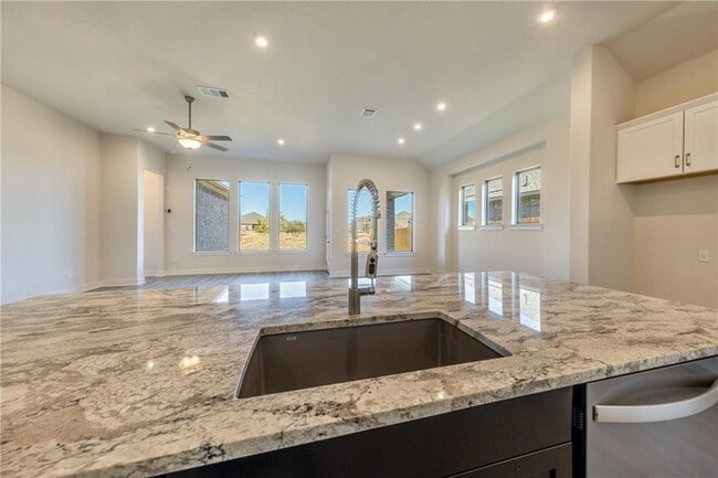 Building Photo - 844 Paseo de Castana Wy