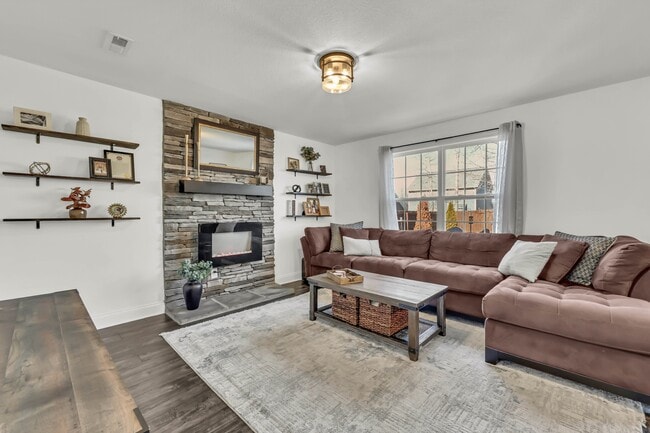 Building Photo - 505 Sourwood Dr