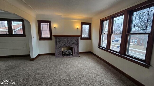 Building Photo - 4401 Buckingham