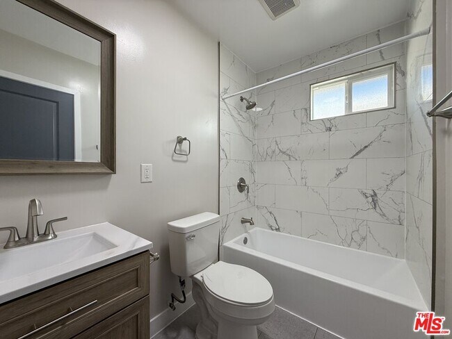 Building Photo - 1505 Cochran Ave