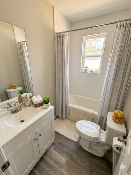 Building Photo - 5134 Dodge Rd