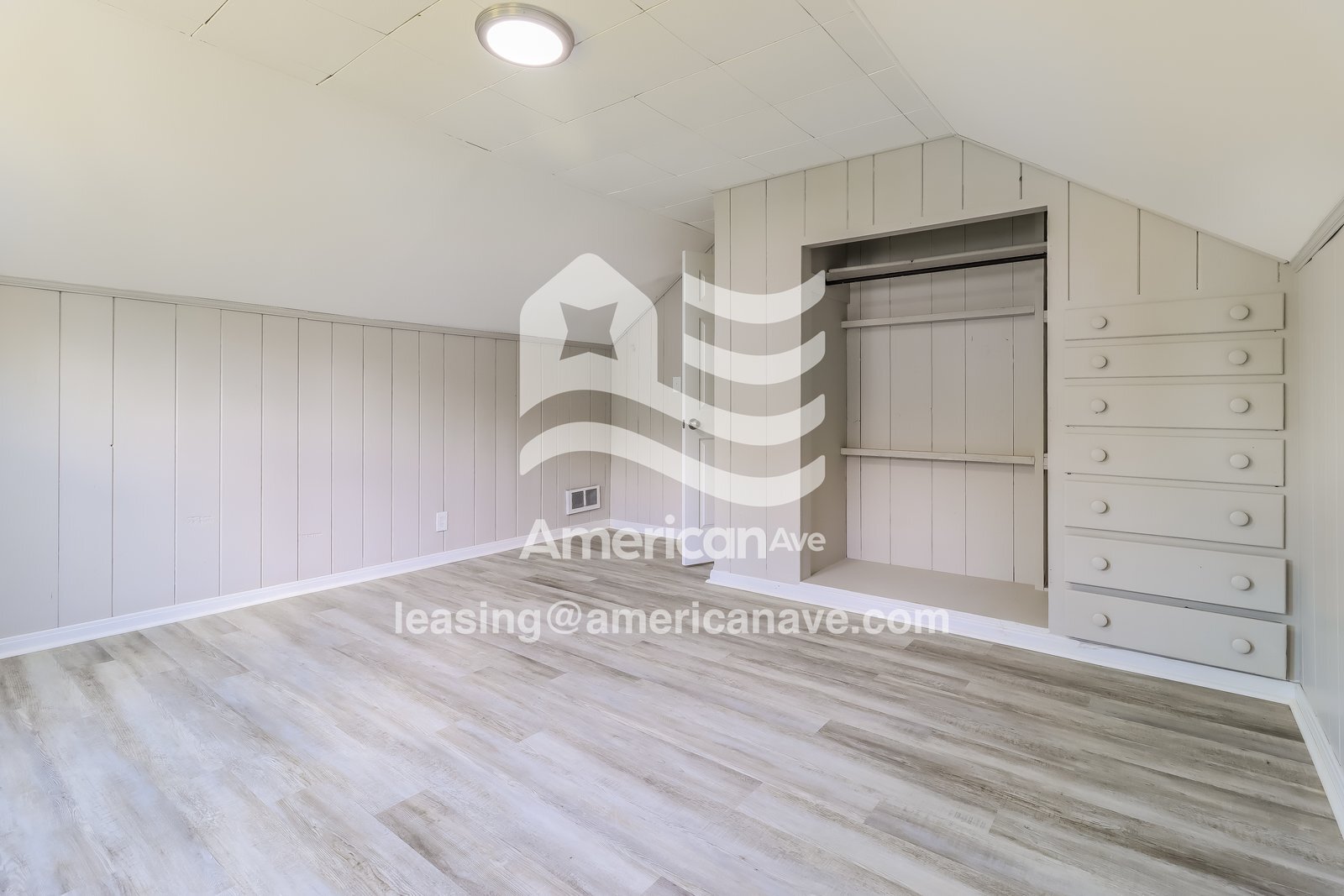Building Photo - 5065 Lafontaine St