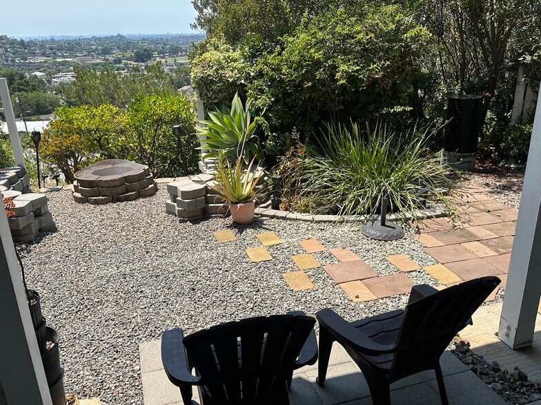 Building Photo - 4298 Avon Dr