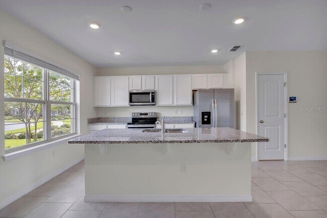 Building Photo - 12035 Holystone St