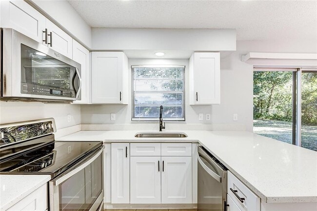 Building Photo - 1417 NE 38th St