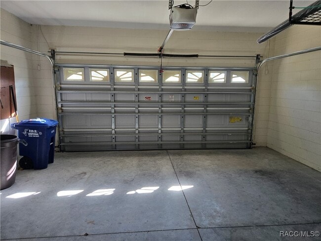 Building Photo - 2846 N Kittery Point