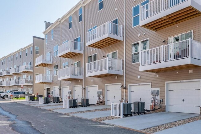 Building Photo - 2618 Lassen Dr