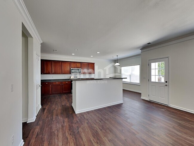 Building Photo - 625 Latimer Way