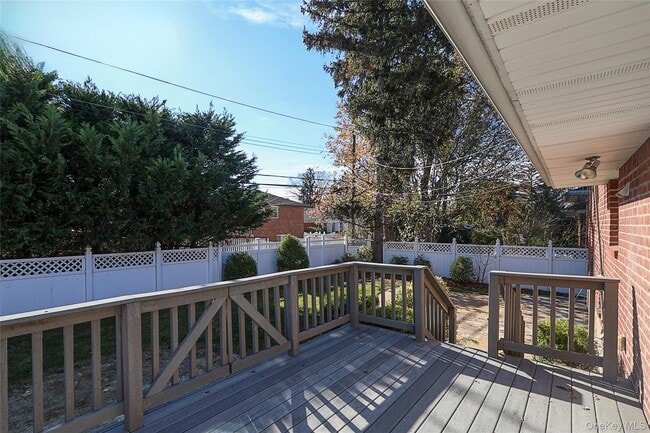 Building Photo - 91 Birchwood Park Dr