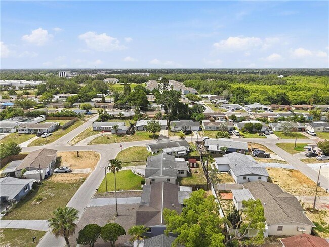 Building Photo - 3301 Rosefield Dr