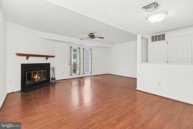 Building Photo - 503 Barrington Ct