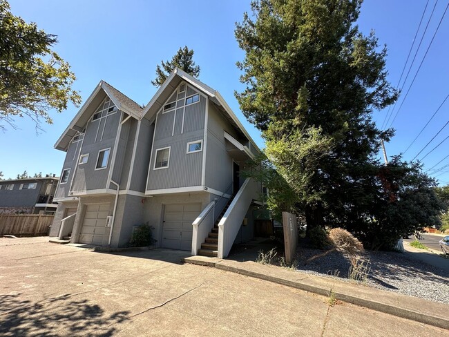 Building Photo - Ninth Street Quad Plex