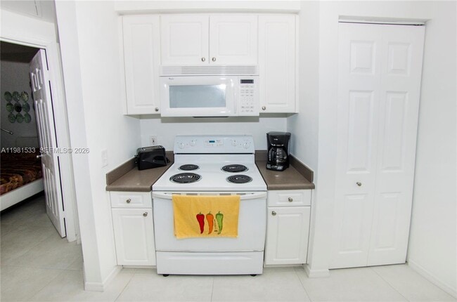 Building Photo - 17145 N Bay Rd