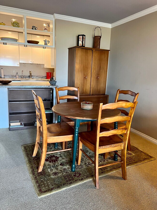 Dining Area - 4015 Crown Point Dr