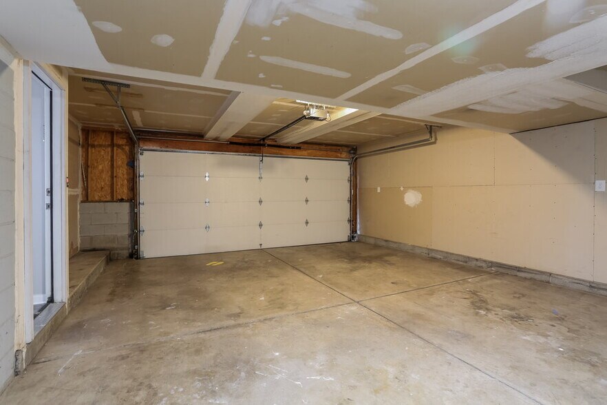 Building Photo - 861 Hurlock Ln