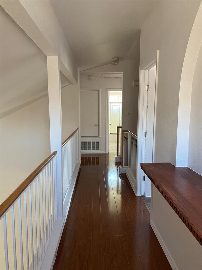 Building Photo - 1850 Logan Dr