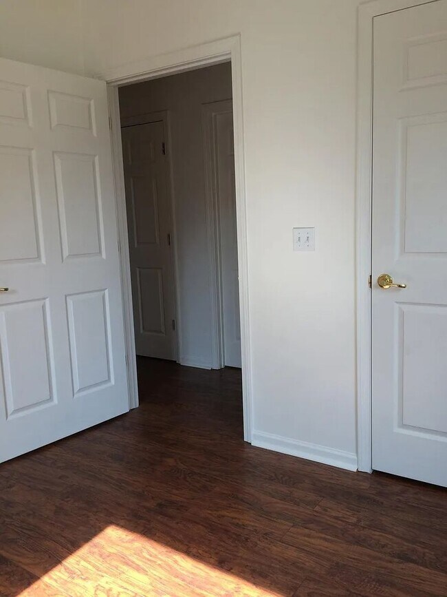 Building Photo - 404 S Marion St