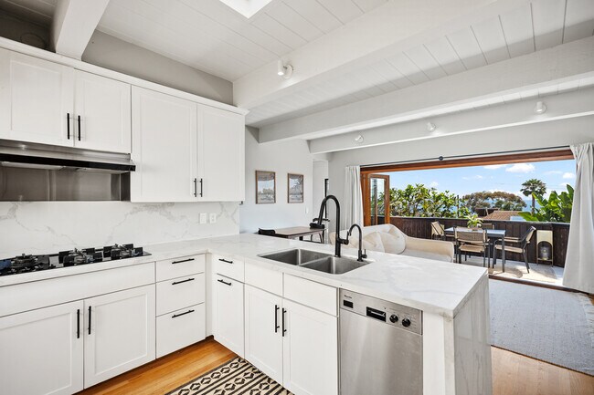 Building Photo - 31888 Hillside Ln