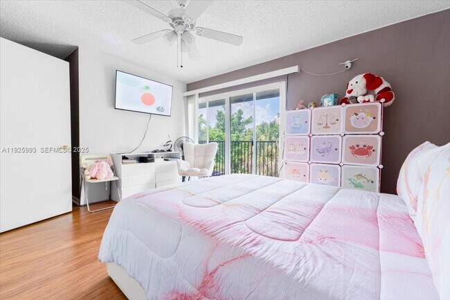 Building Photo - 8105 Lagos De Campo Blvd