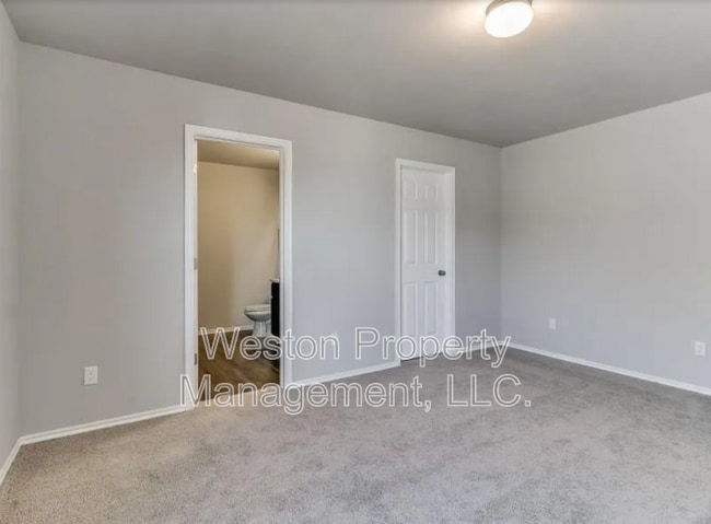 Building Photo - 9720 High Noon Rd