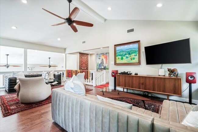 Building Photo - 7001 Danwood Dr