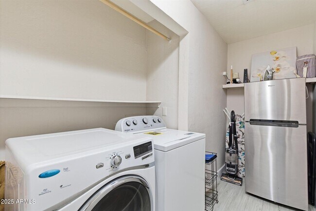 Building Photo - 2530 N 68th Pl