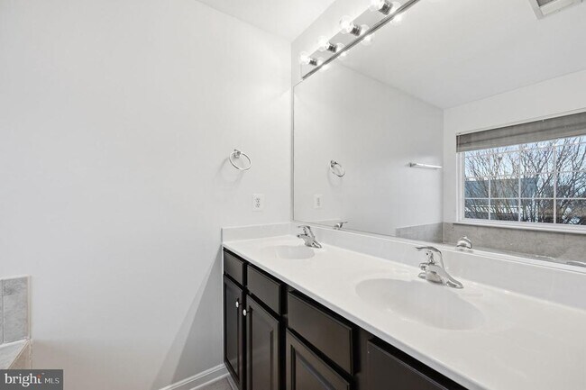 Building Photo - 198 Union Ridge Dr