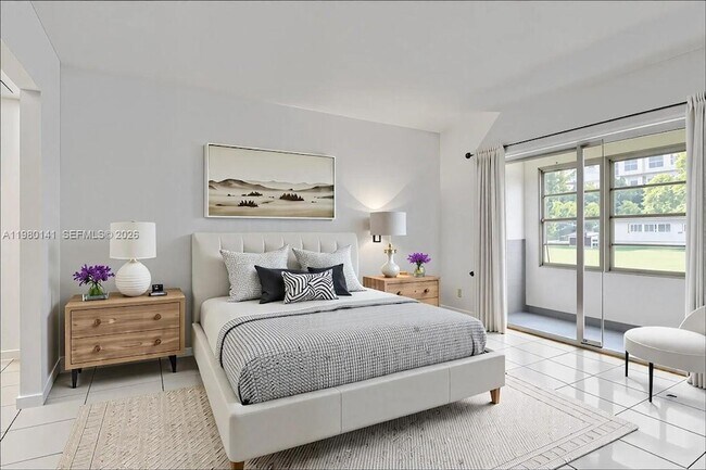 Building Photo - 2200 Park Ln