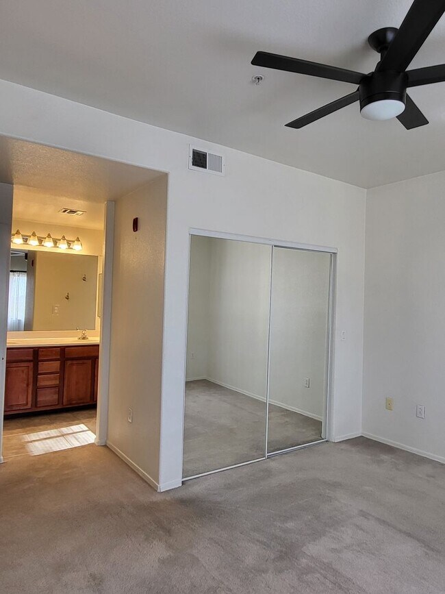 Building Photo - Unfurnished Resort Like Condo available No...