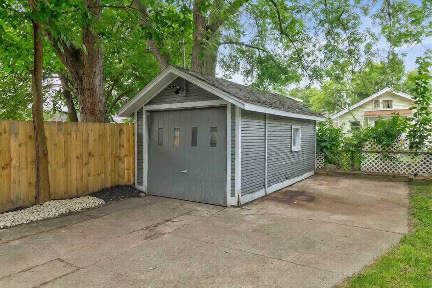 Building Photo - 1349 Portland Ave NE