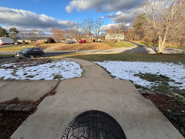 Building Photo - 136 Grimes St