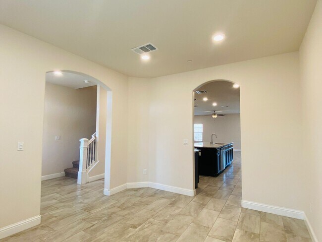 Building Photo - $3,195 Leonard & Shaw, 5 Beds - Alamos Ave...