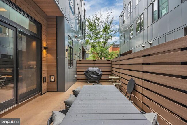 Building Photo - 110 S Bonsall St