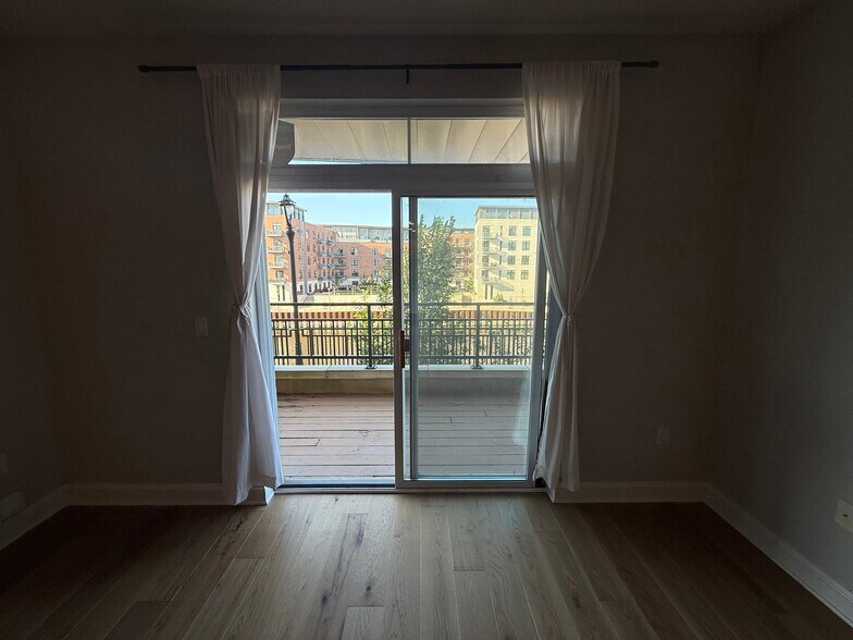 Building Photo - 1925 N Water St