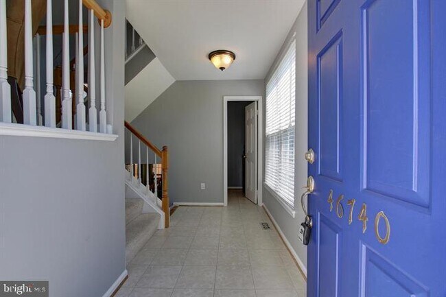 Building Photo - 46740 Graham Cove Square