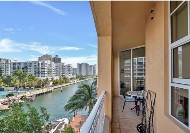 Building Photo - 3001 NE 185th St