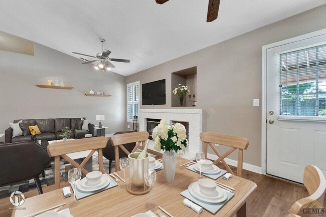 Building Photo - Adorable Riverlakes Home!