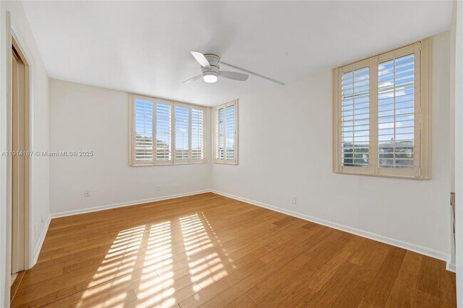 Building Photo - 1811 Sabal Palm Dr