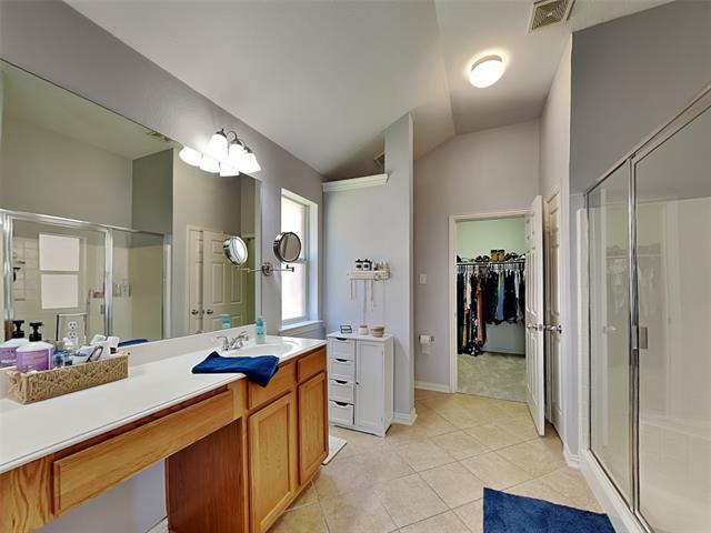 Building Photo - 2024 Highland Dr