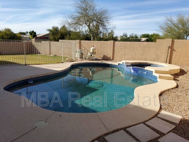 Building Photo - 6434 W Hackamore Dr