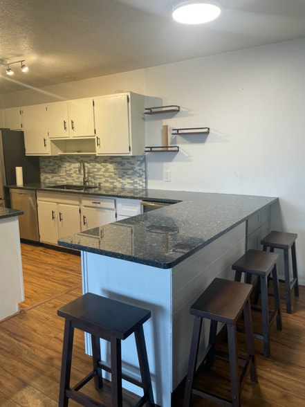 Building Photo - 326 14th Ave S