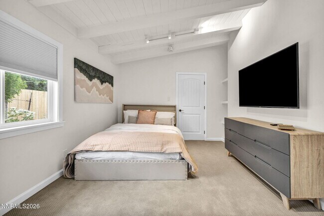 Building Photo - 574 Reno Ave