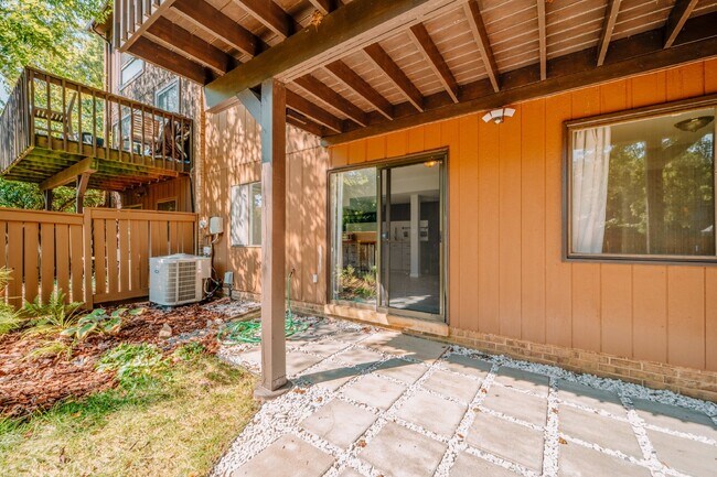 Building Photo - Spacious 5-Bedroom End-Unit Townhome in Reston with 3 Finished Levels, Renovated Kitchen & Fenced...