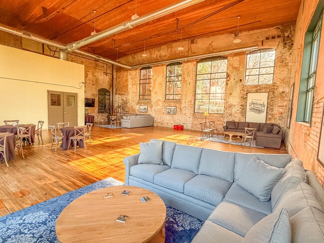 Building Photo - 328 Mills Ave