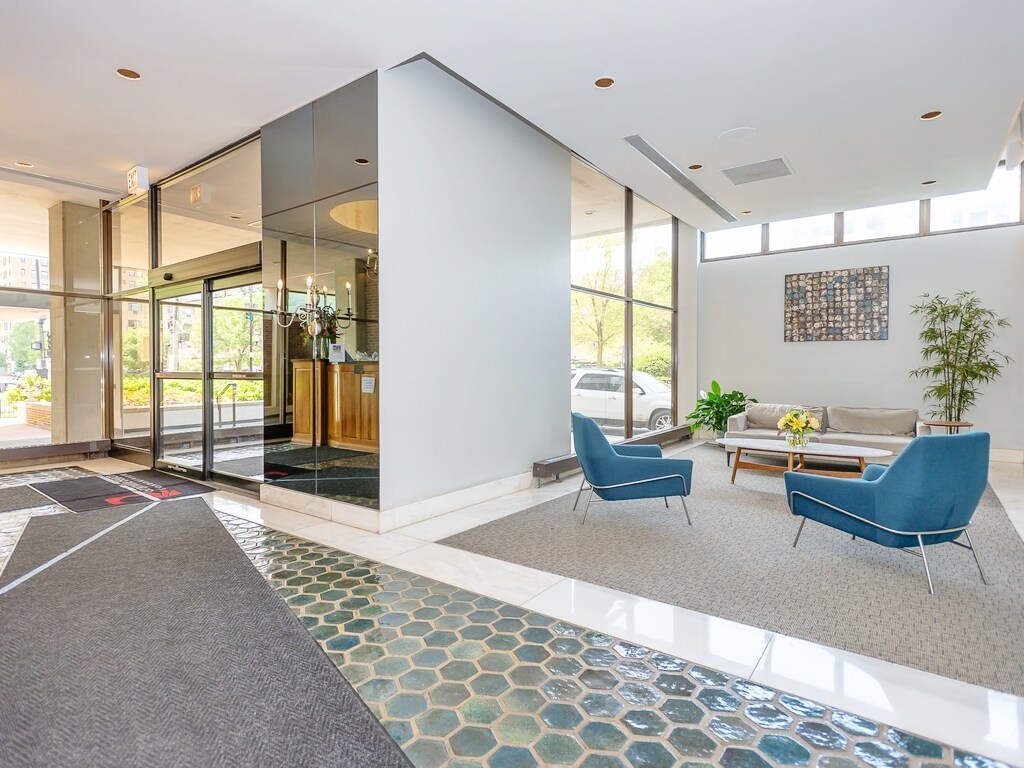 lobby - 6171 N Sheridan Rd