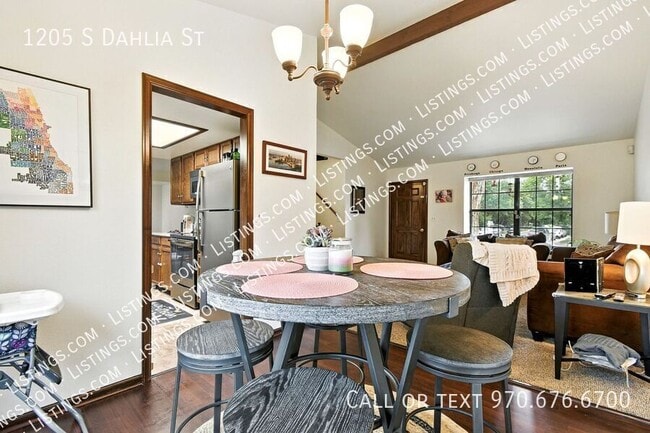 Building Photo - 1205 S Dahlia St