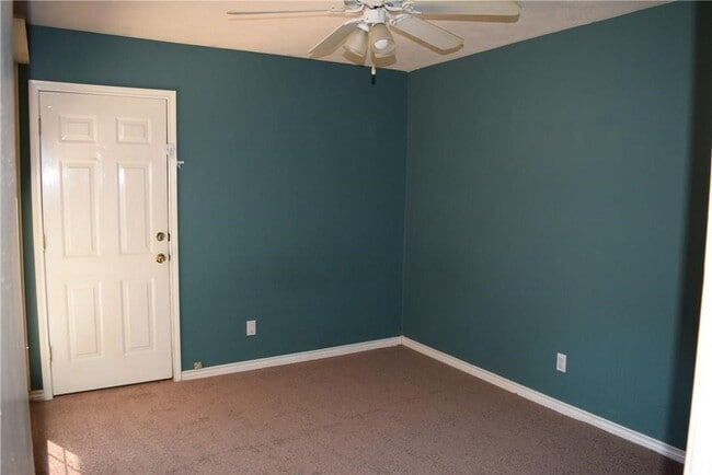 Building Photo - 512 Rosewood Ln